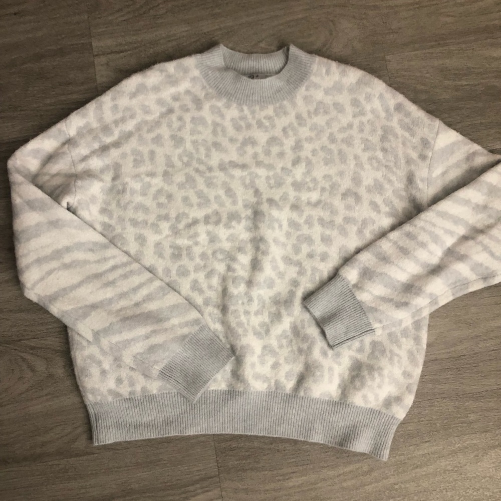 Rails Light Gray and Cream Leopard Print Sweater